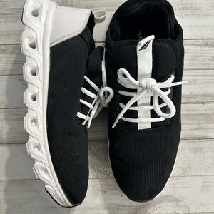 Nautica athletic shoes